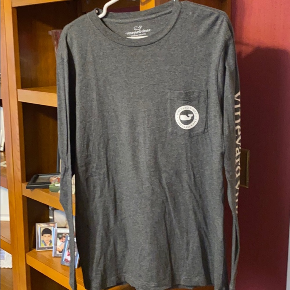 Men’s vineyard vines tshirt